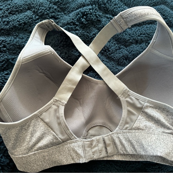 Bundle of 6 sports bras under armour Vincen Camuto Layers etc - - Picture 13 of 16